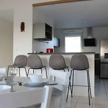 Appartement Jonzac, 3 Pièces, 4 Personnes - Fr-1-246d-9 *